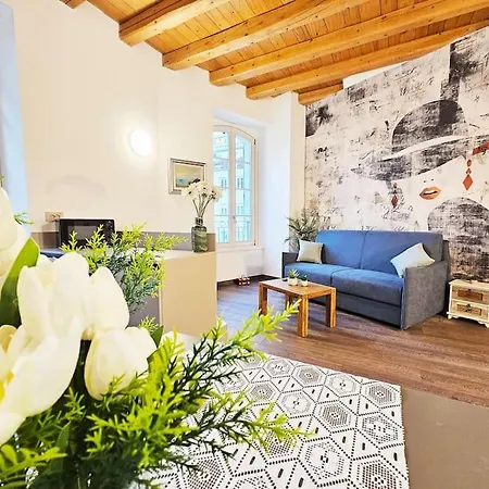 Plaza Deluxe Modern Center House - View - Privacy *