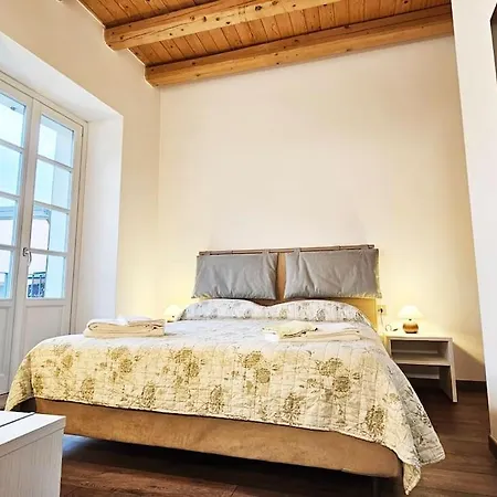 Plaza Deluxe Modern Center House - View - Privacy * コモ