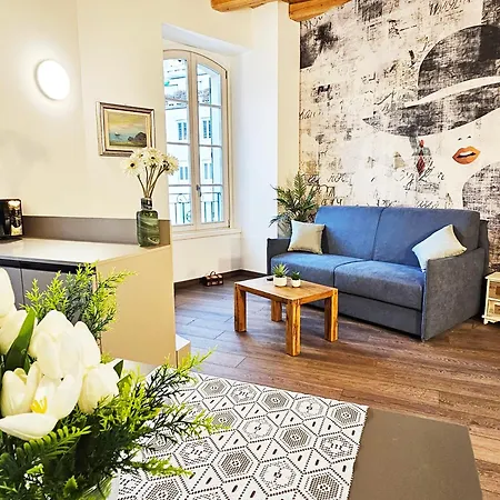 アパート Plaza Deluxe Modern Center House - View - Privacy コモ