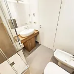 Plaza Deluxe Modern Center House - View - Privacy * Como