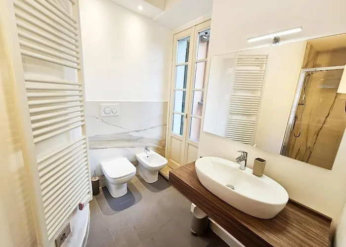 Plaza Deluxe Modern Center House - View - Privacy Como