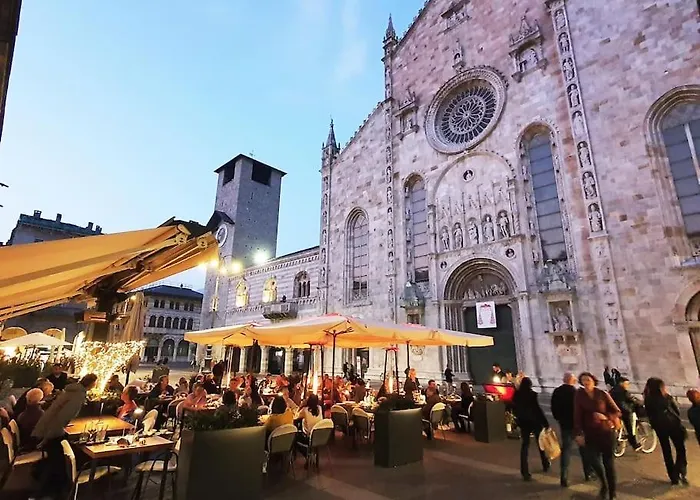 Plaza Deluxe Modern Center House - View - Privacy Apartment Como