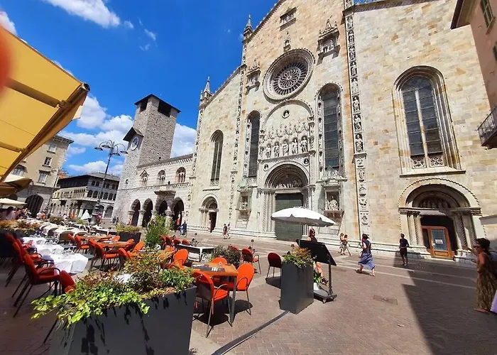 Plaza Deluxe Modern Center House - View - Privacy Apartment Como