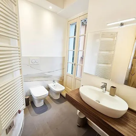 Plaza Deluxe Modern Center House - View - Privacy Комо