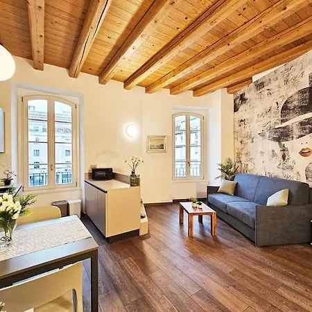 Plaza Deluxe Modern Center House - View - Privacy Комо