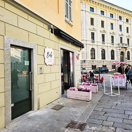 Plaza Deluxe Modern Center House - View - Privacy