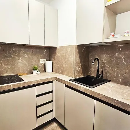 Daire Plaza Deluxe Modern Center House - View - Privacy