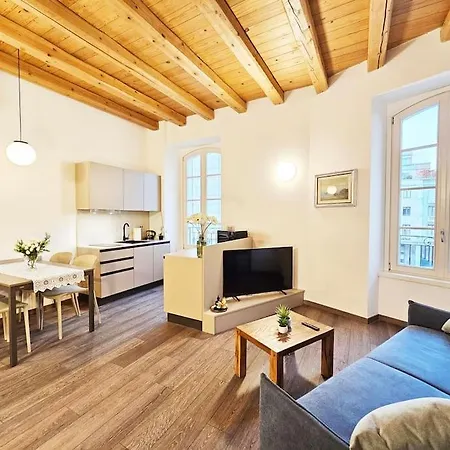 Plaza Deluxe Modern Center House - View - Privacy