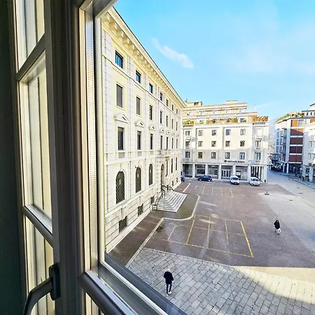 Plaza Deluxe Modern Center House - View - Privacy * Como