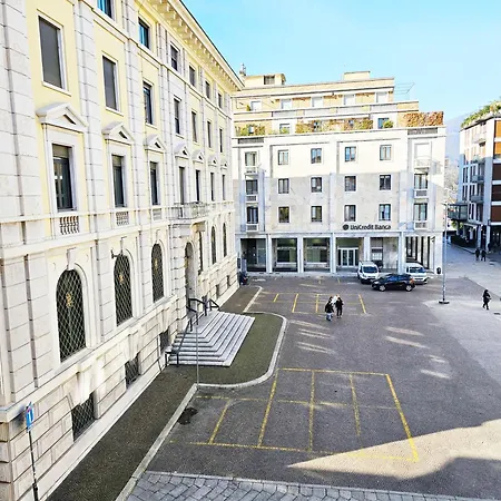 Plaza Deluxe Modern Center House - View - Privacy Como