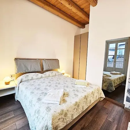 Plaza Deluxe Modern Center House - View - Privacy * Como