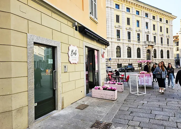 Plaza Deluxe Modern Center House - View - Privacy