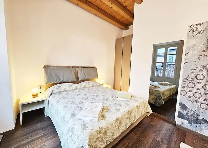 Plaza Deluxe Modern Center House - View - Privacy * Como